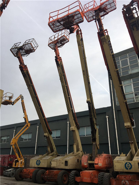 曲臂式高空作業車